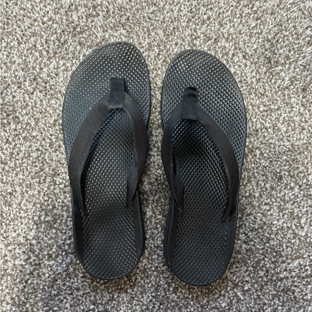 Women’s Chaco flip flops size 10